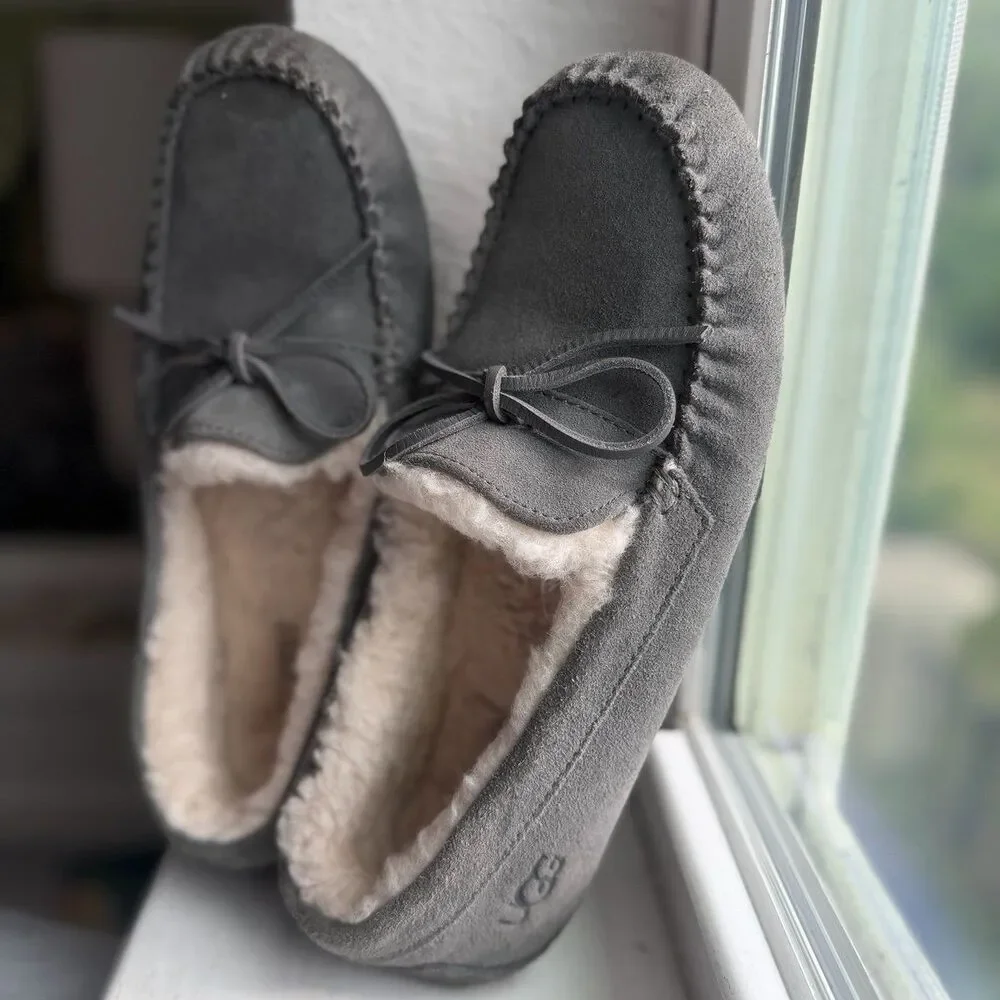 UGG Men’s Corvin Loafer Slippers Size 9 EUC